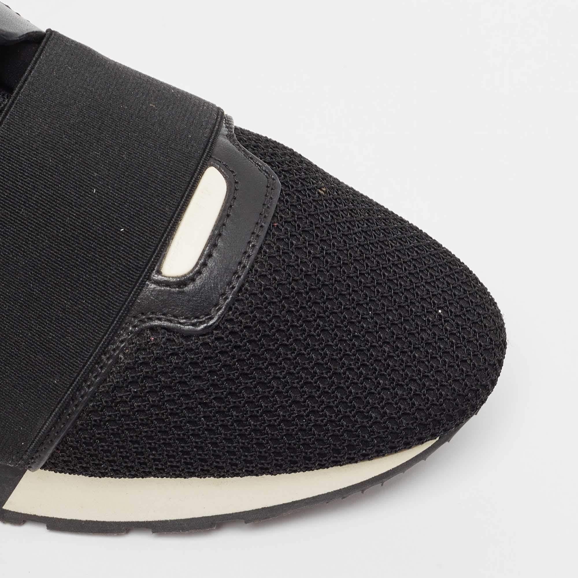 Balenciaga Zapatillas Runner de Malla y Gamuza Negro/Rosa Talla 37 en venta 3