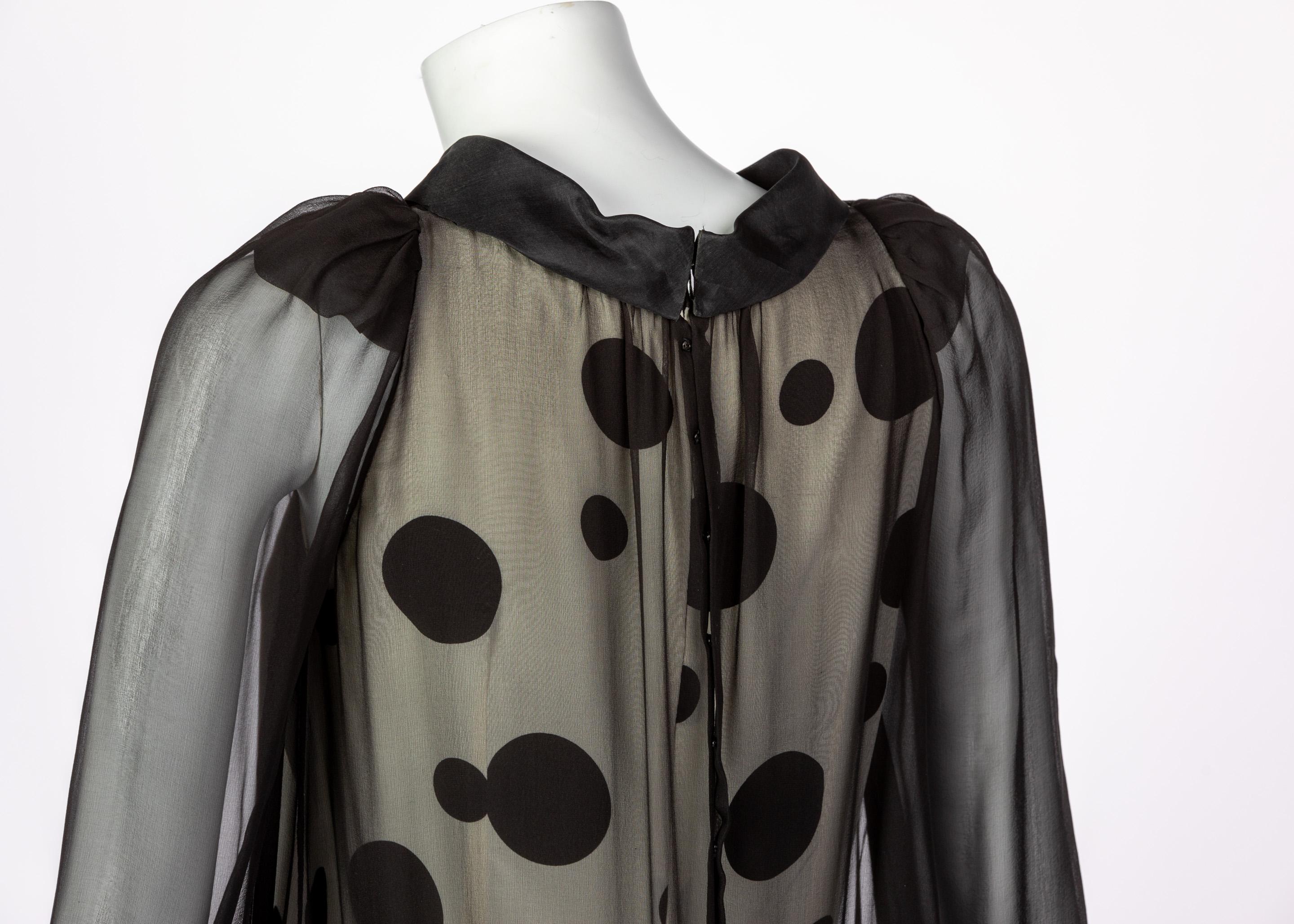 Minivestido de seda de lunares negros de Balenciaga, años 90 en venta 2