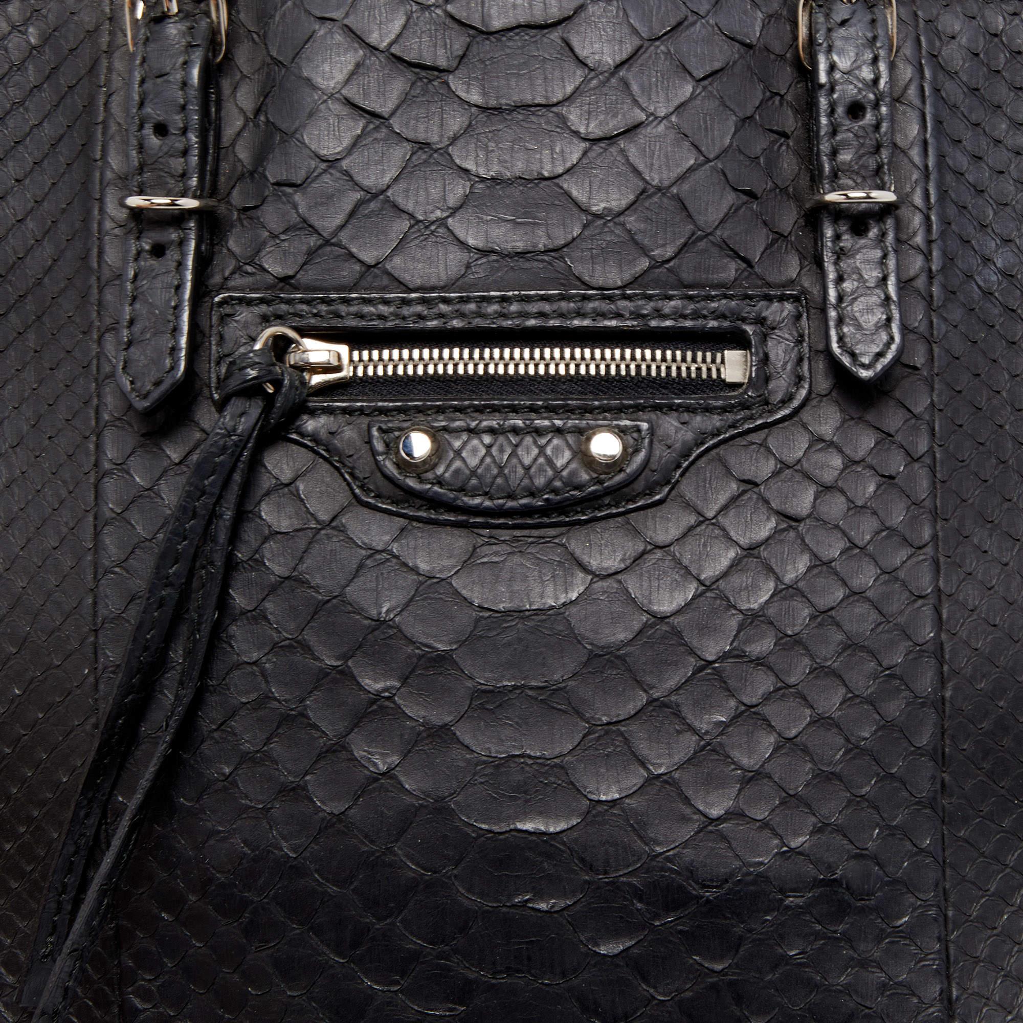 Balenciaga - Fourre-tout A6 zippé en python noir en vente 9