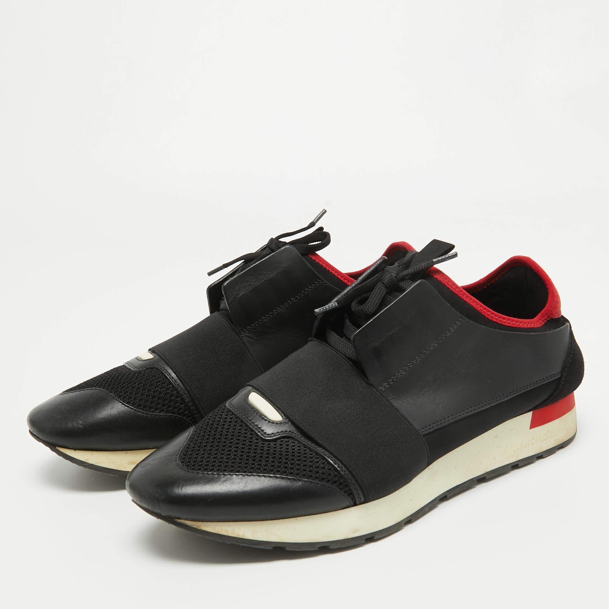 Balenciaga Black/Red Leather and Mesh Race Runner Sneakers Size 42 In Good Condition For Sale In Dubai, Al Qouz 2