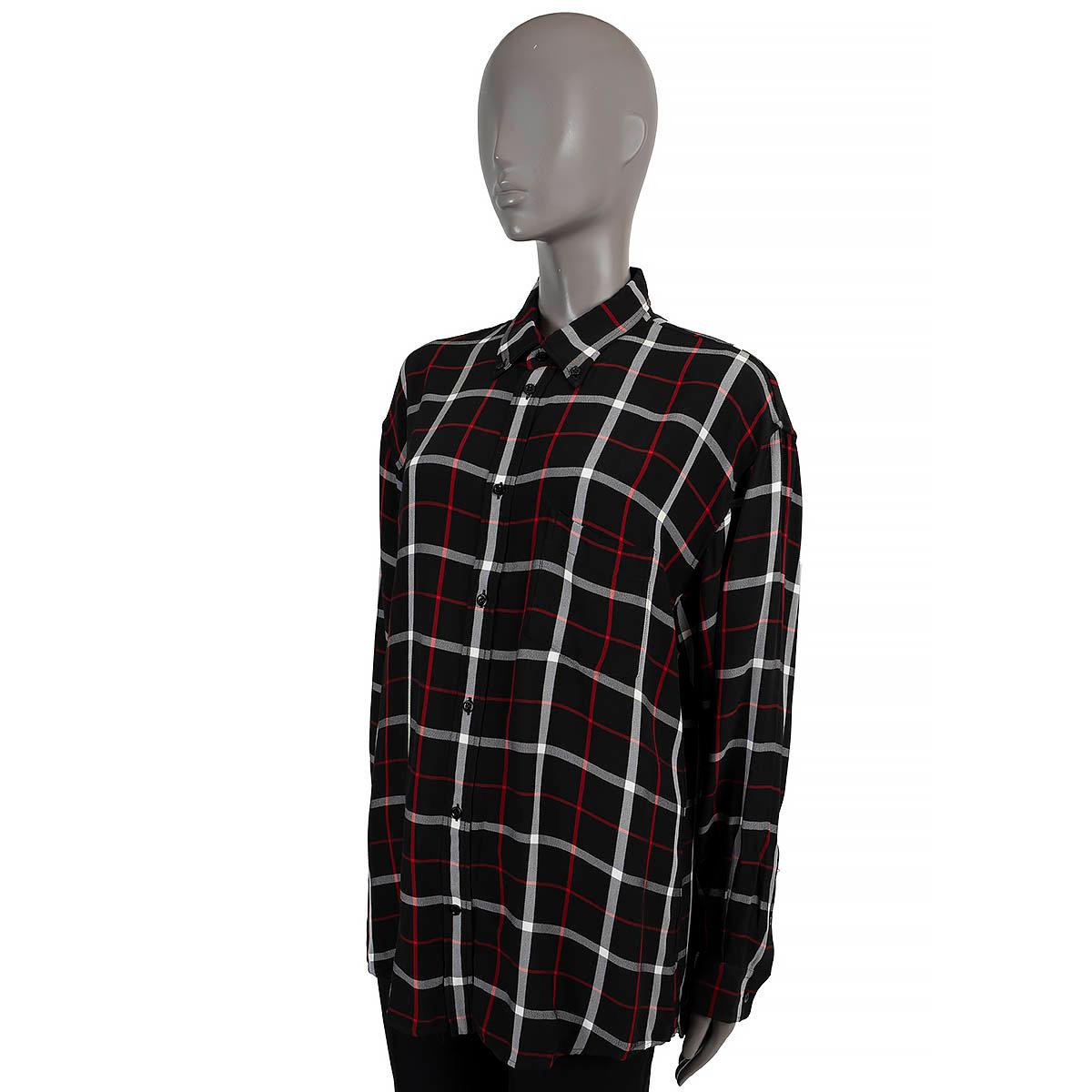 100% authentic Balenciaga logo print plaid shirt in black, white and red viscose (100%). Features a white logo print on the back, buttoned cuffs and a chest-pocket. Have been worn and are in excellent condition.

2019
