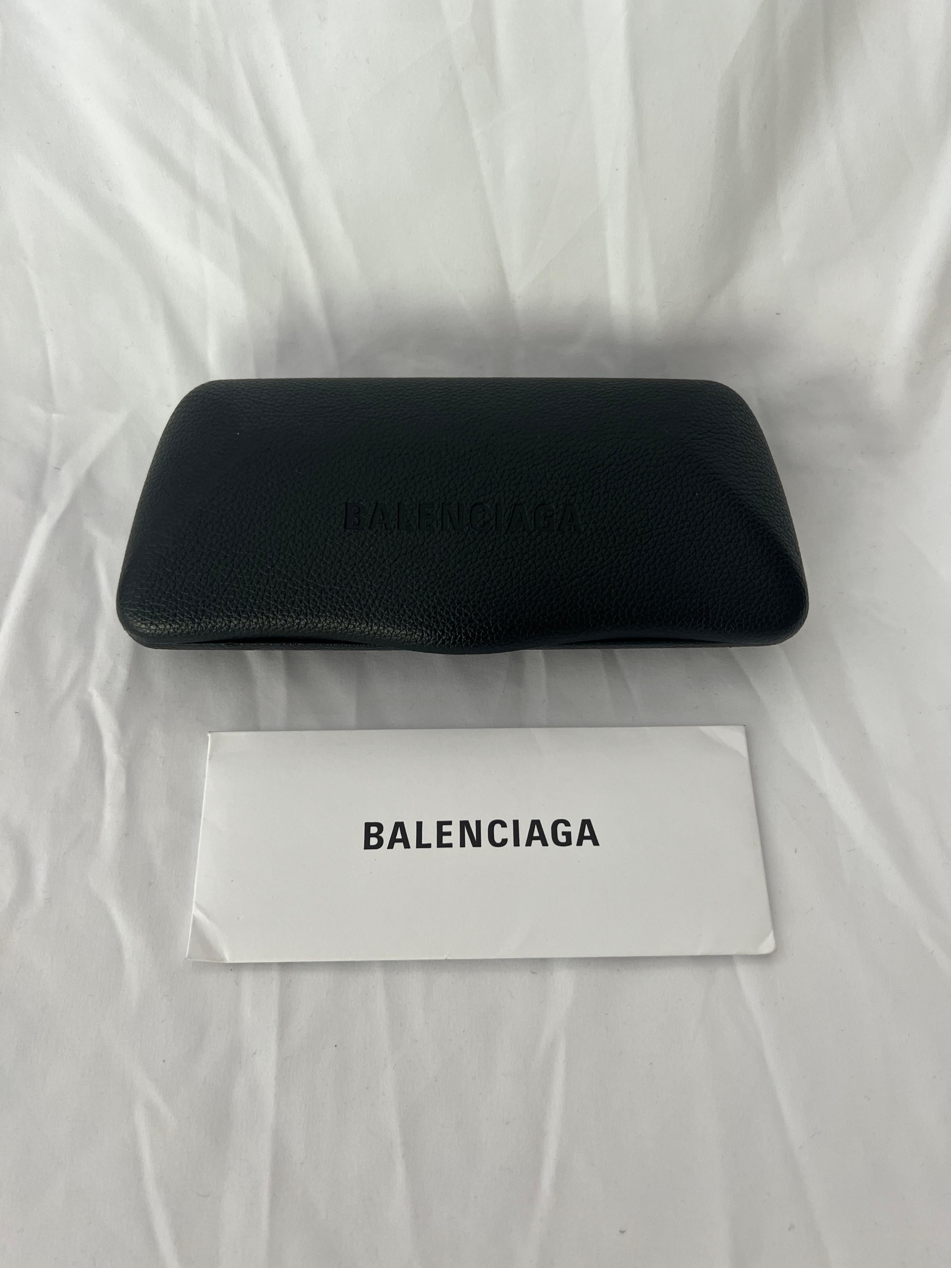 Balenciaga - Lunettes de soleil yeux de chat à monture noire en vente 5