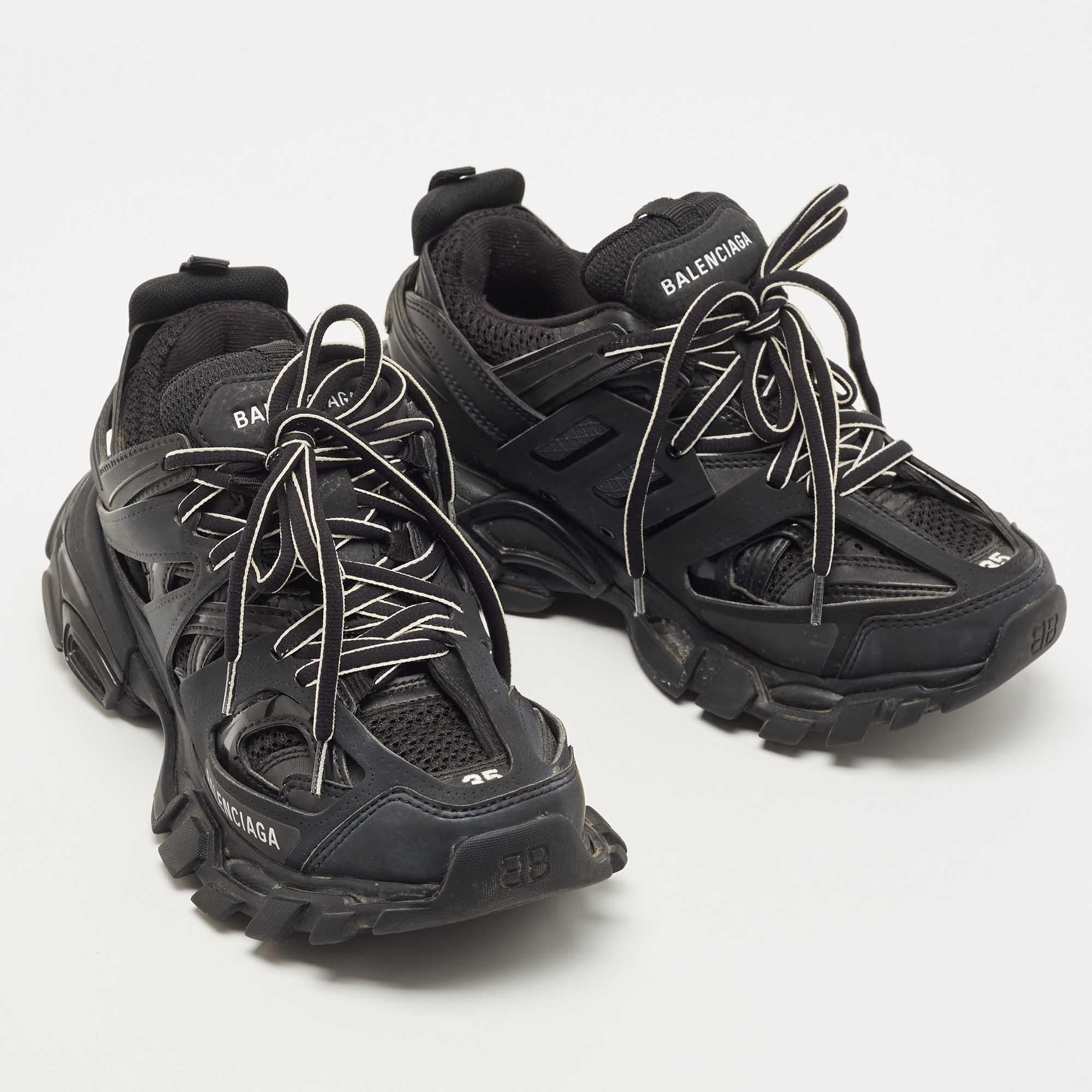 Balenciaga Black Rubber and Mesh Track 2 Low Top Sneakers Size 35 In Good Condition In Dubai, Al Qouz 2