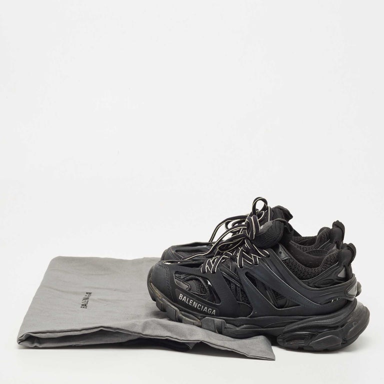 Balenciaga Track 2, scarpe da ginnastica basse in gomma e mesh di colore  nero, taglia 35 in vendita su 1stDibs