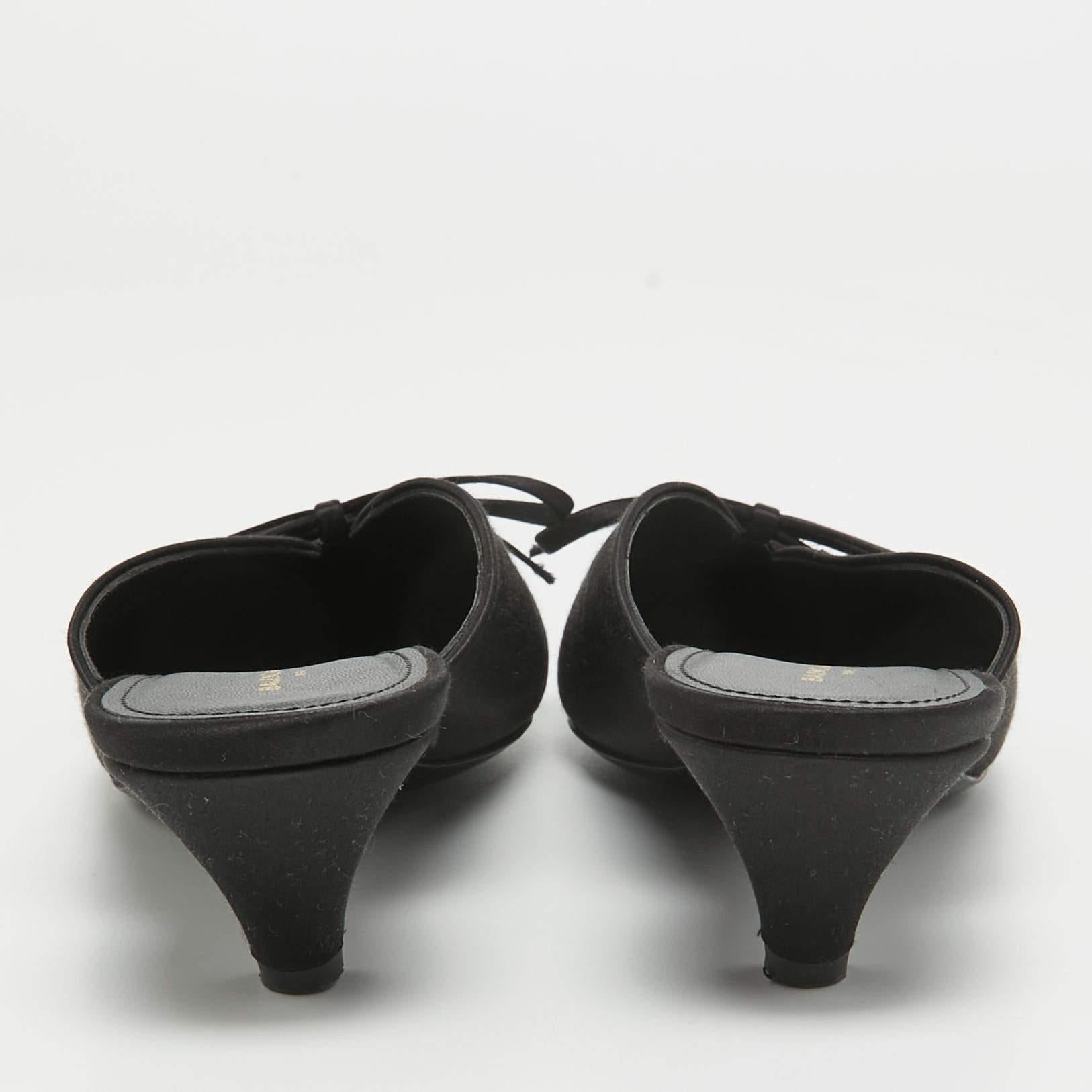 Balenciaga Pantoletten aus schwarzem Satin mit Messer Größe 39 im Angebot 3