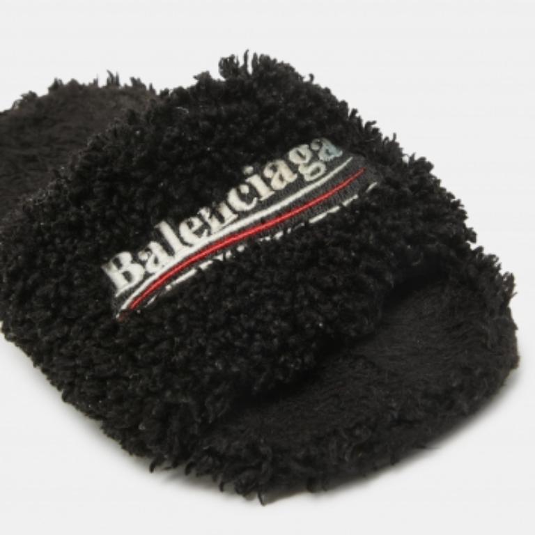 Balenciaga Schwarz Scher Pelz flache Rutschen Größe 36 im Angebot 2