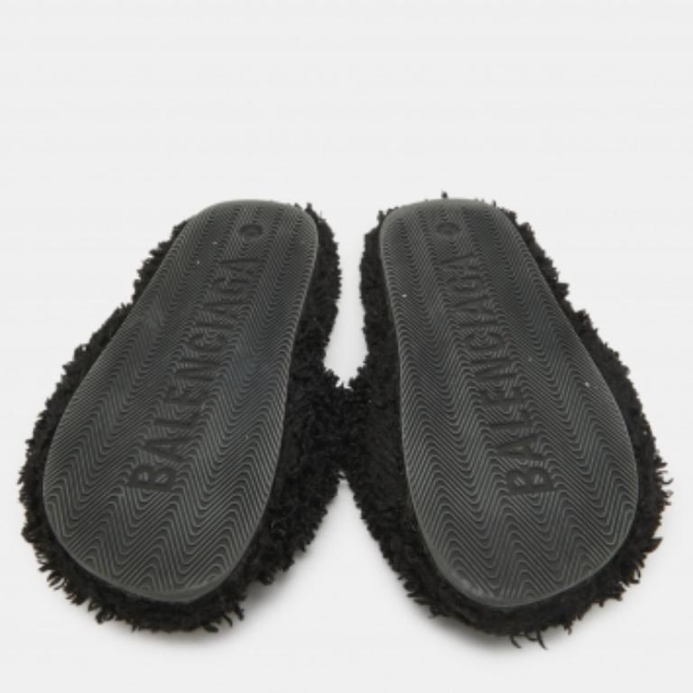 Balenciaga Schwarz Scher Pelz flache Rutschen Größe 36 im Angebot 3