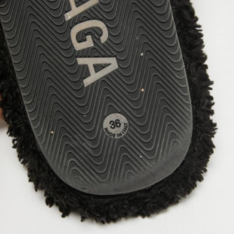 Balenciaga Schwarz Scher Pelz flache Rutschen Größe 36 im Angebot 4