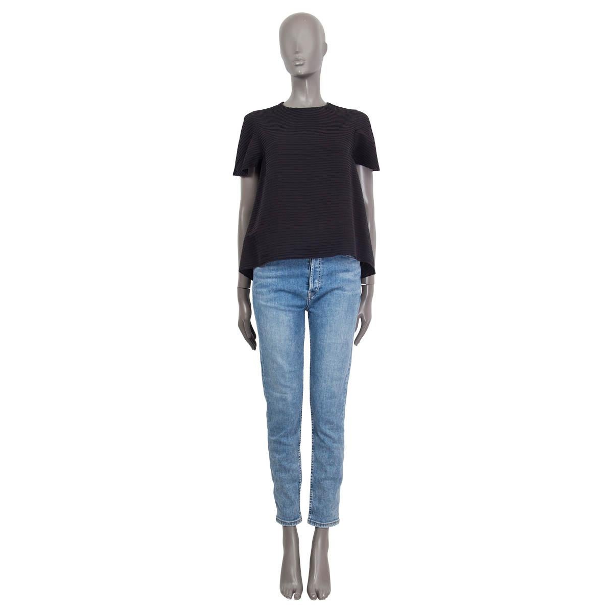 100% authentic Balenciaga structured flared blouse in charcoal silk (94%) and elastane (6%). Has short sleeves and opens with a concealed zipper and a hook at the back. Lined in charcoal silk (94%) and elastane (6%). Has been worn and is in