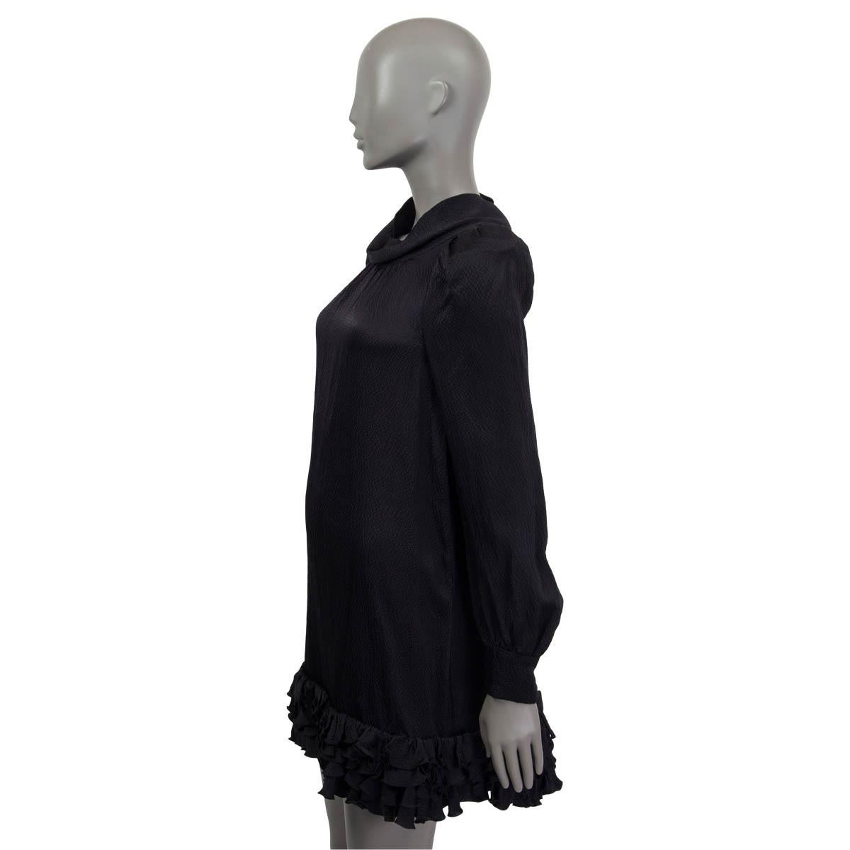 BALENCIAGA schwarzes TEXTURED RUFFLED HEM MINI Kleid aus Seide 36 XS (Schwarz) im Angebot