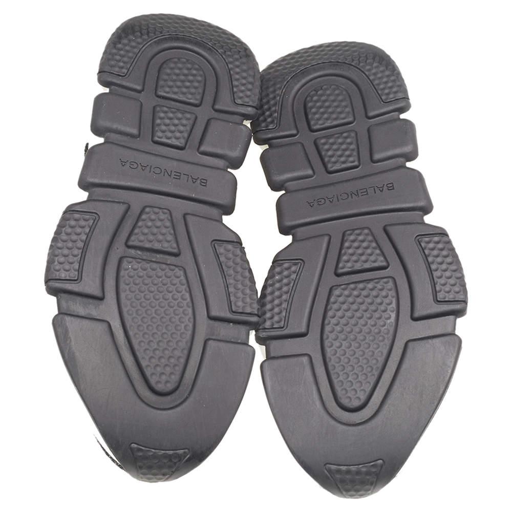 Balenciaga Zapatillas Speed Trainer de tejido de punto con purpurina negro/plata Talla 35 en Bueno Estado en Dubai, Al Qouz 2
