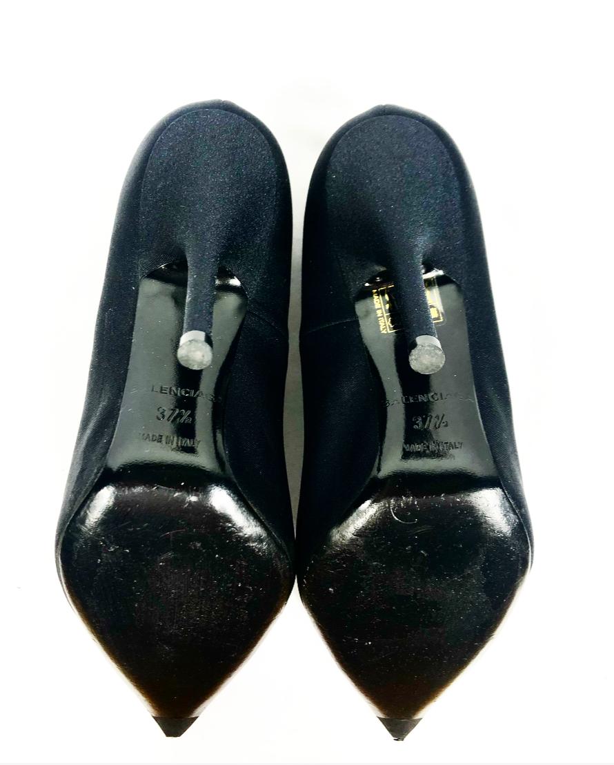 BALENCIAGA - Tacchi a punta in spandex nero misura 37,5 In condizioni ottime in vendita a Beverly Hills, CA
