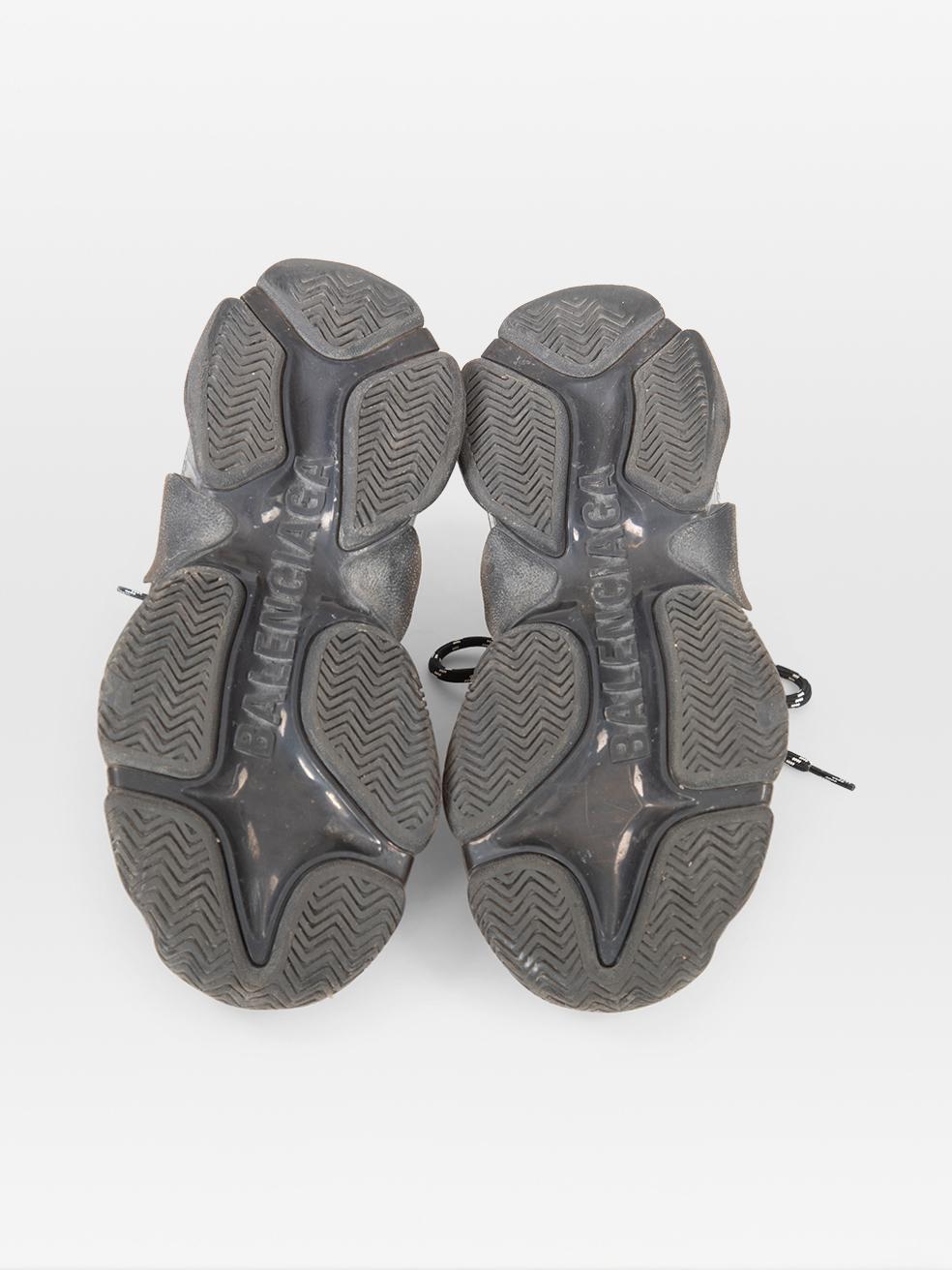 Balenciaga Black Triple S Chunky Embroidered Trainers Size IT 37 Bon état - En vente à London, GB