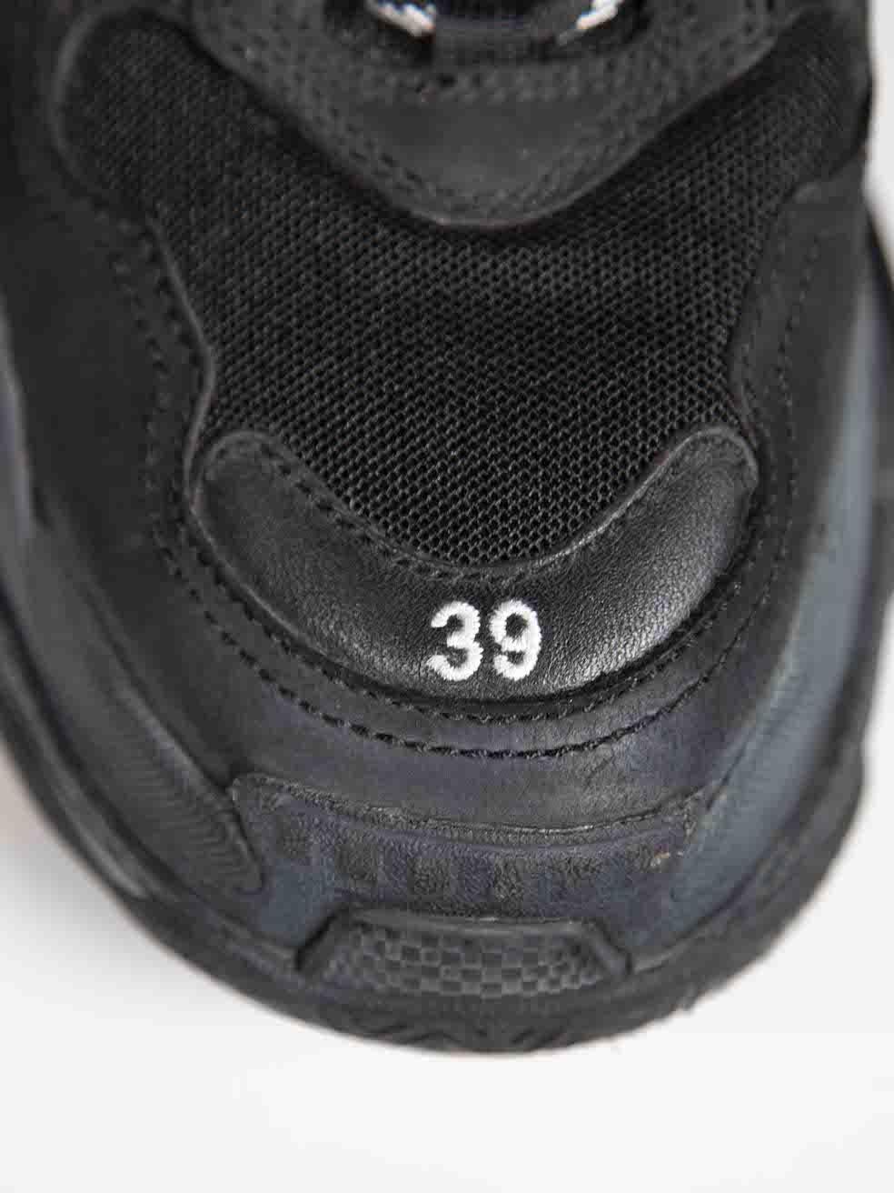 Balenciaga Baskets noires « Triple S » épaisses taille IT 39 en vente 1