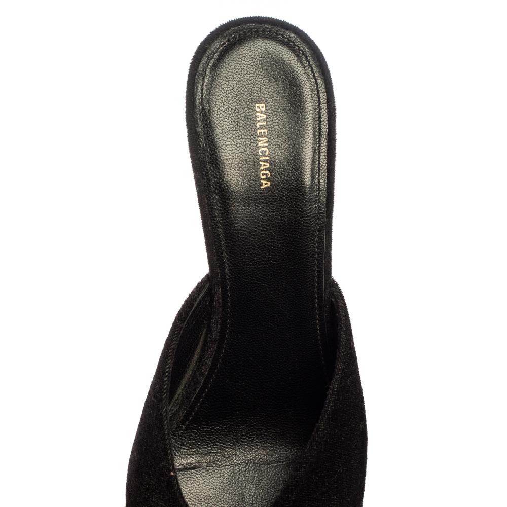 Balenciaga Black Velvet BB Logo Pointed Toe Mules Size 39 In Good Condition In Dubai, Al Qouz 2