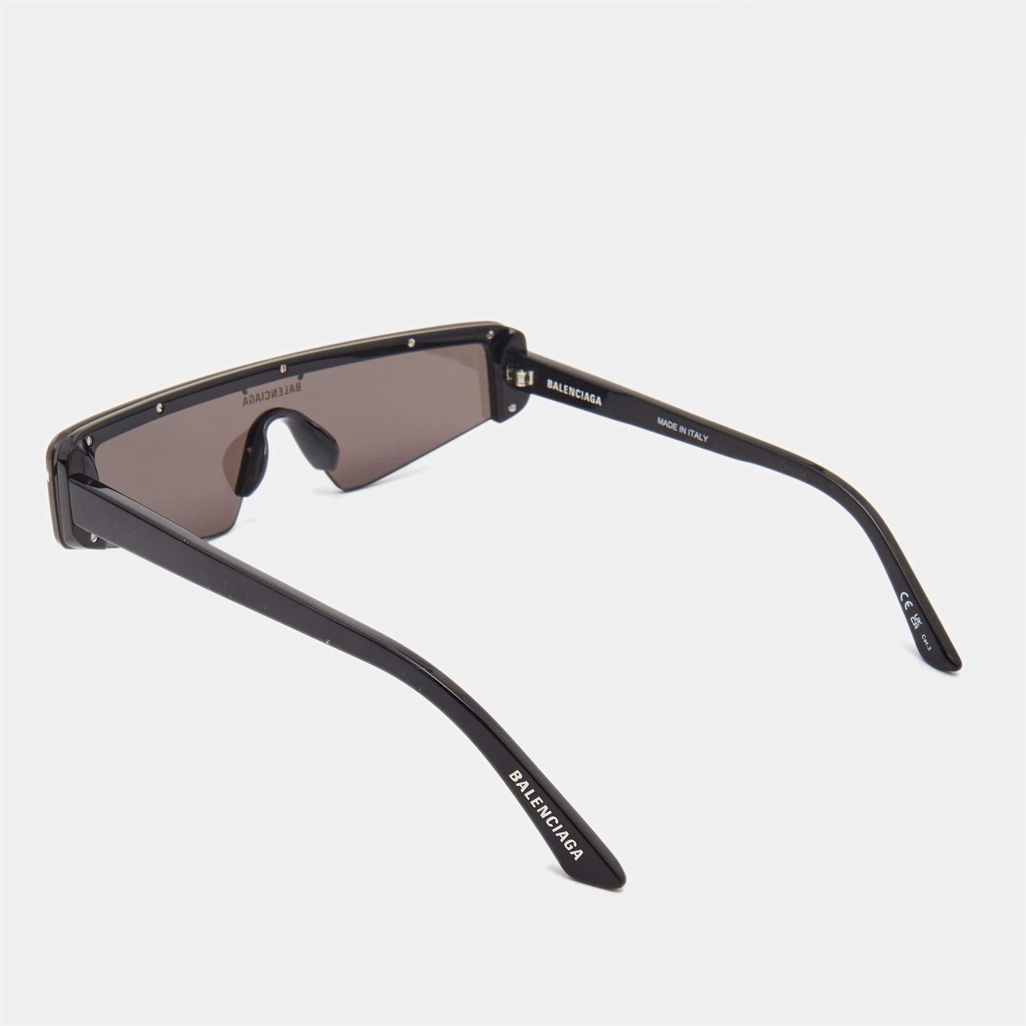 This pair of Balenciaga sunglass is the perfect inspiration for a versatile look. Crafted from acetate, its striking print offers it a desirable look, and it is beautified with silver-tone accents.

Includes: Original Pouch, Original Case

