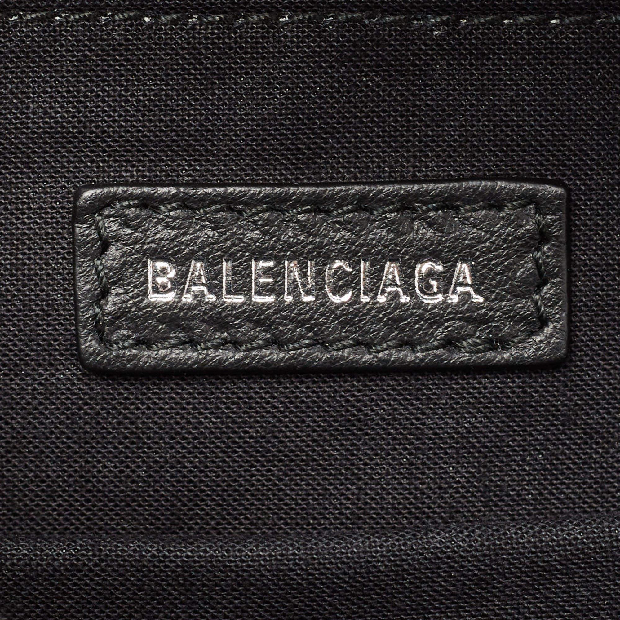 Balenciaga Schwarz/Weißer täglicher Rucksack aus Kunstpelz im Angebot 6