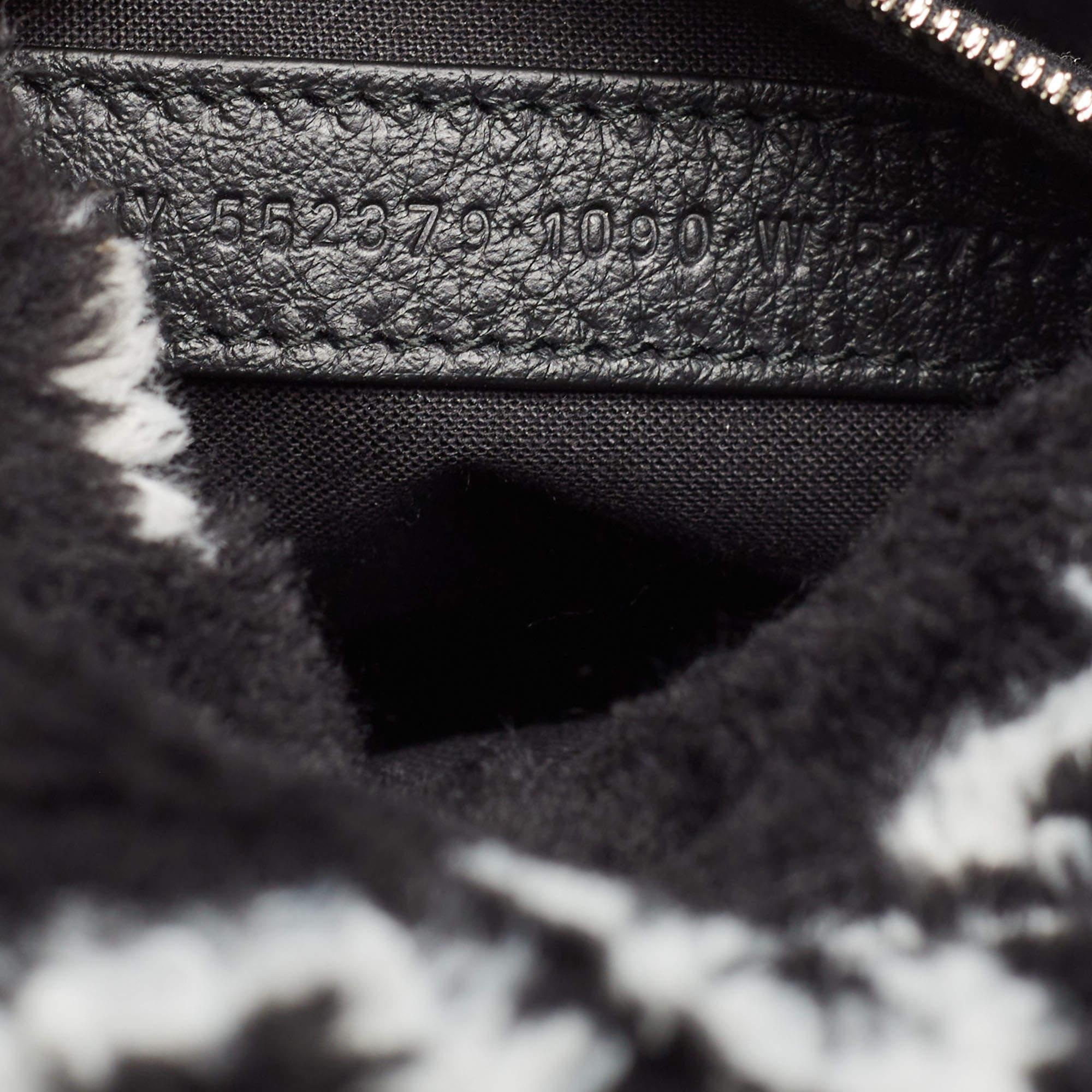 Balenciaga Black/White Faux Fur Small Everyday Backpack (Sac à dos de tous les jours en fausse fourrure) en vente 5