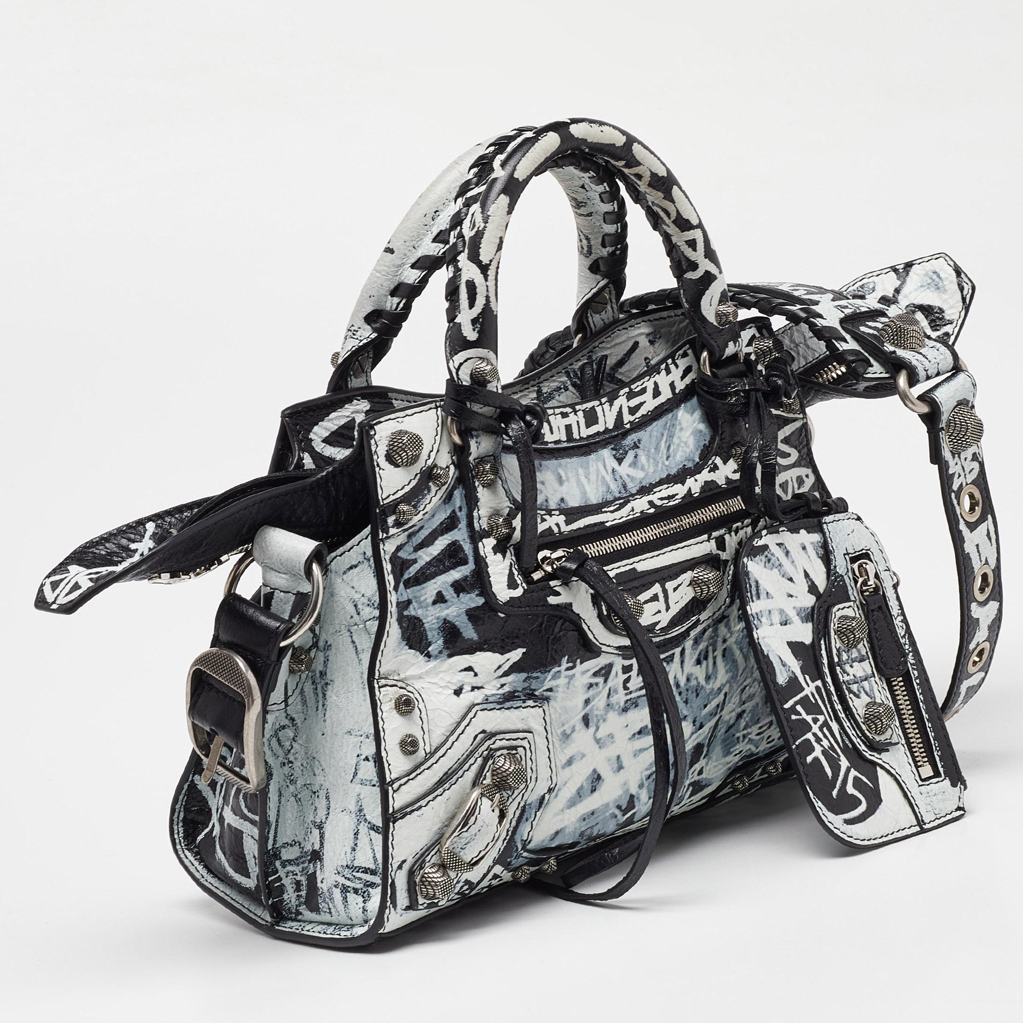Balenciaga Black/White Graffiti Leather XS Neo Cagole City Bag In Good Condition In Dubai, Al Qouz 2
