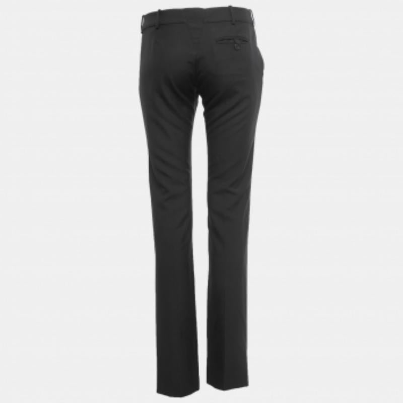 Werten Sie Ihre formelle Kleidung mit dieser Hose auf. Mit dieser Hose, die eine hervorragende Silhouette und Passform aufweist, sehen Sie garantiert elegant aus.