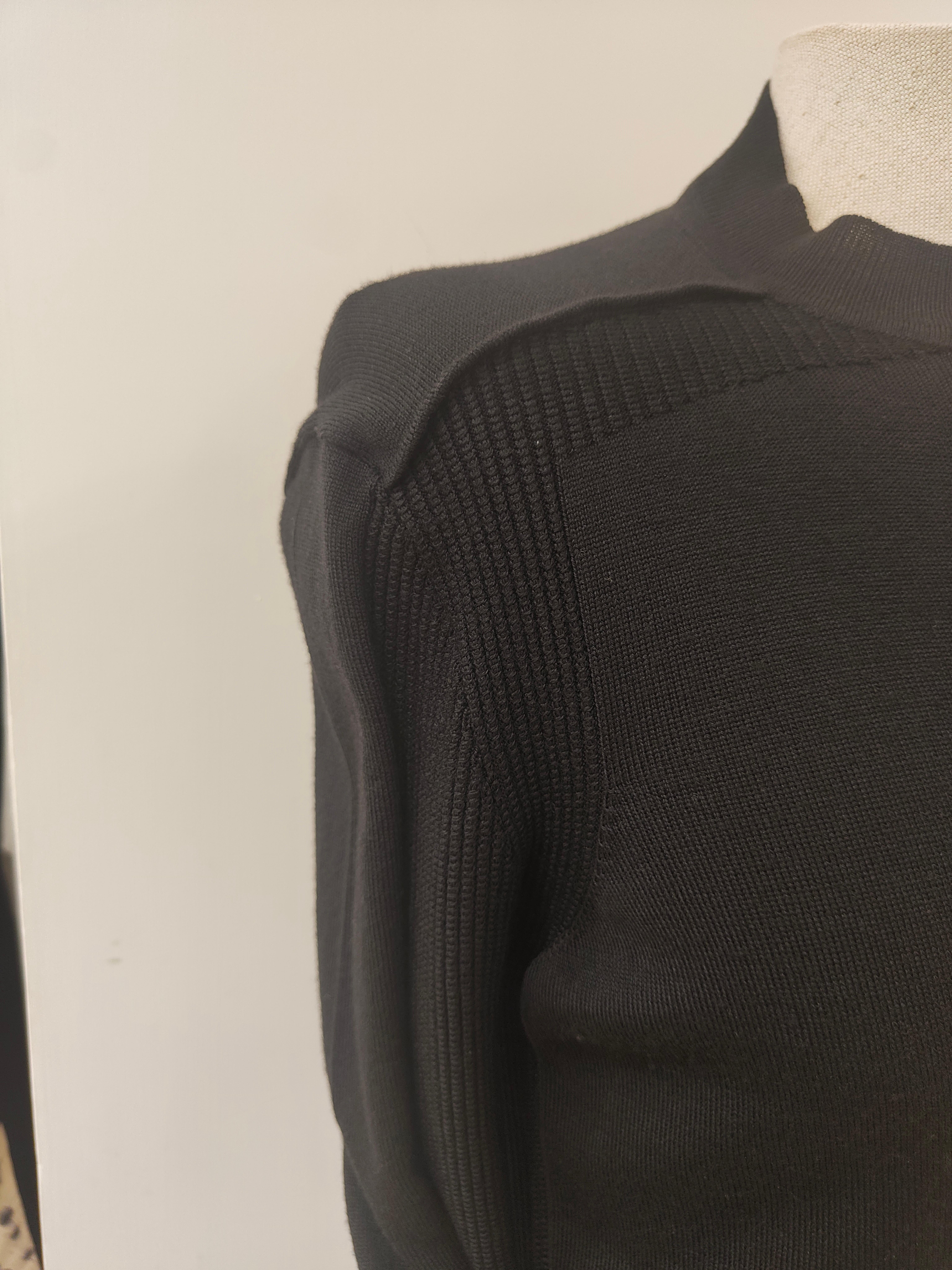 Cardigan Balenciaga en laine noire en vente 1