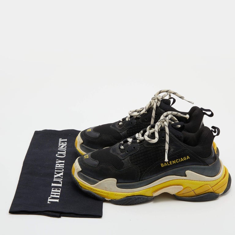 Balenciaga - Sneakers in pelle nera/gialla e mesh con tripla S chiara -  misura 37 in vendita su 1stDibs