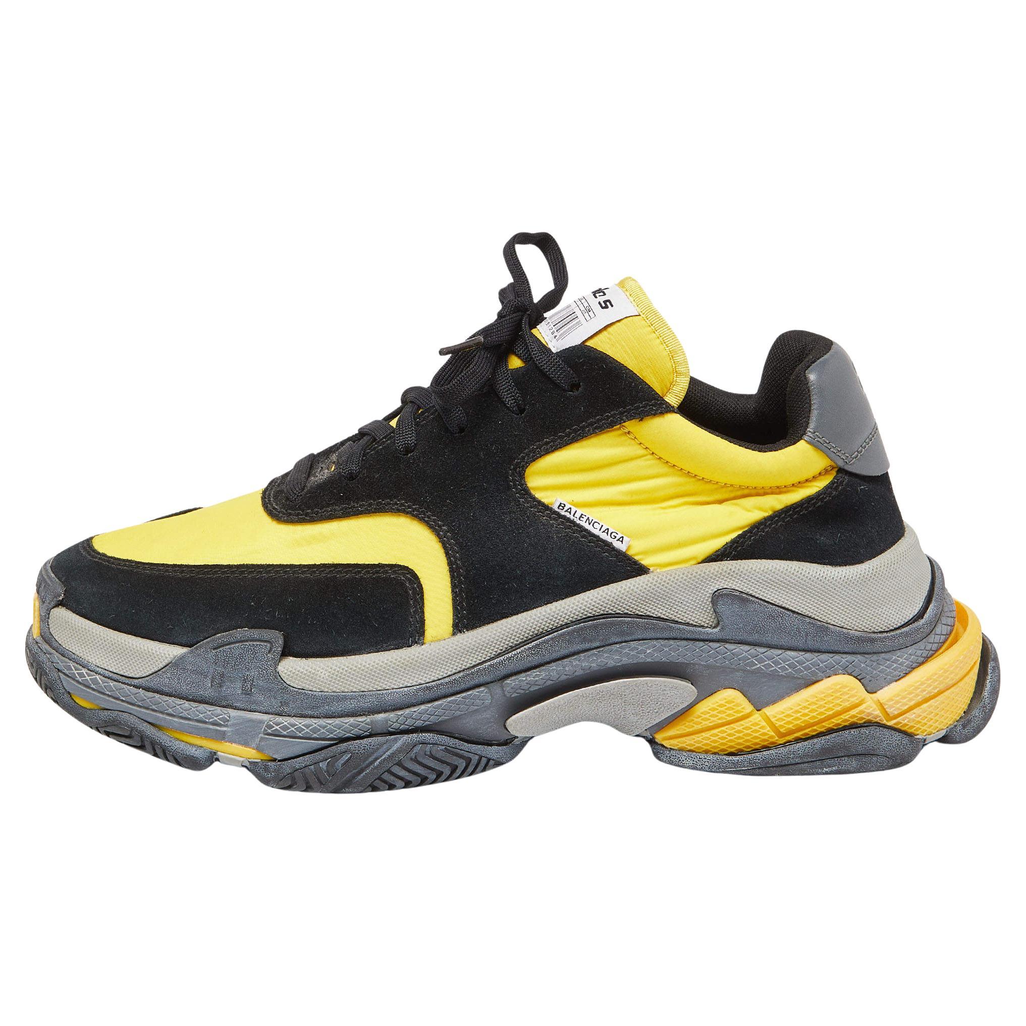 Balenciaga Black/Yellow Suede and Nylon Triple S Sneakers Size 44 en vente