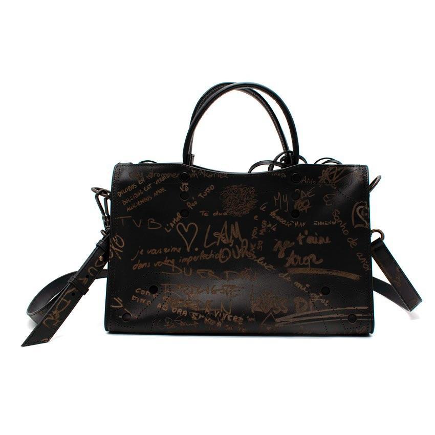 Balenciaga Blackout City Schwarze Leder-Umhängetasche mit Graffiti-Prägung Damen im Angebot