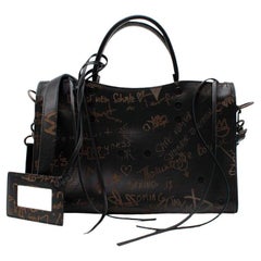 Balenciaga Blackout City Schwarze Leder-Umhängetasche mit Graffiti-Prägung
