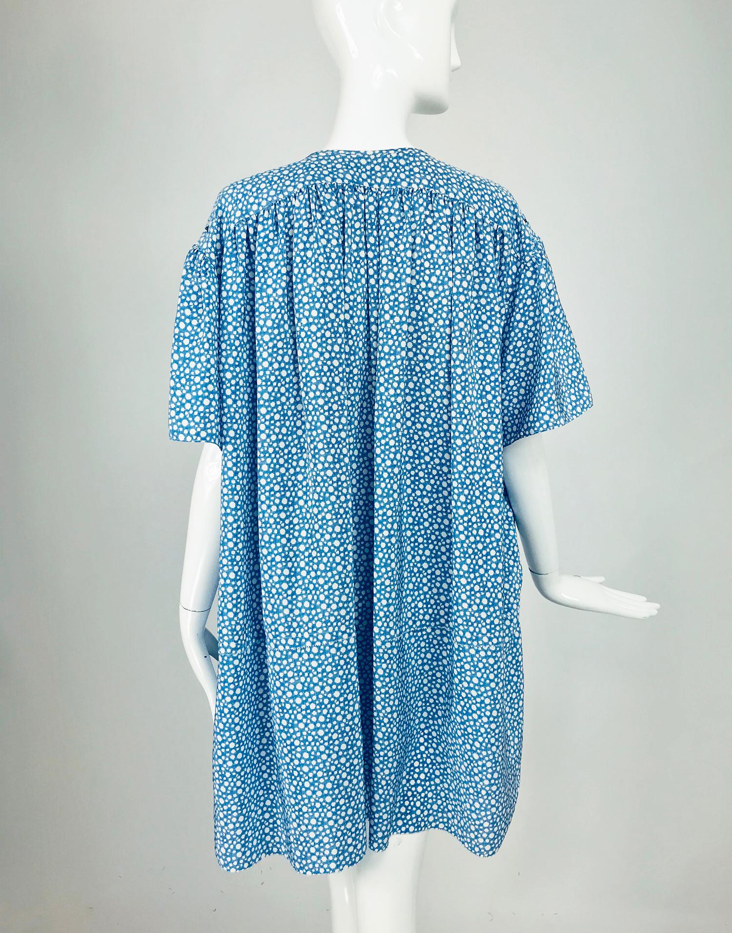 Balenciaga - Robe asymétrique en soie bleue et blanche imprimée de points   Pour femmes en vente