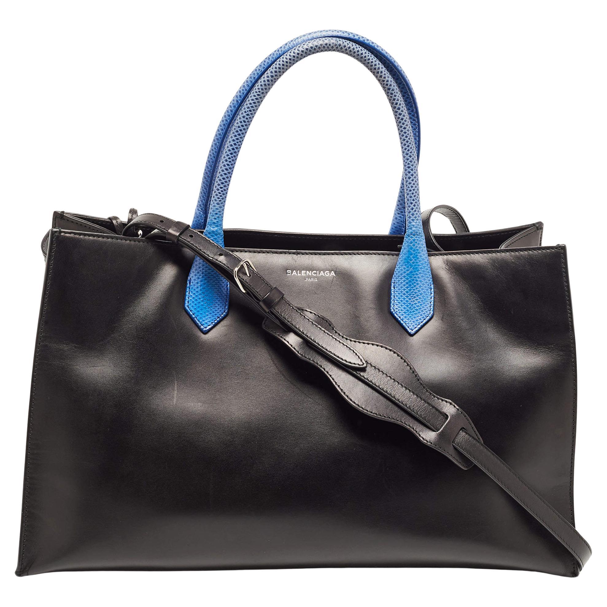 Balenciaga - Fourre-tout à cadenas en cuir et lézard bleu/noir en vente