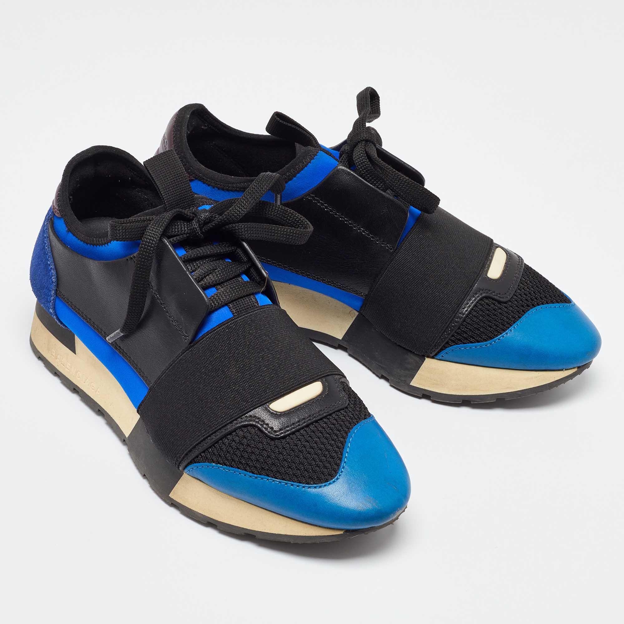 Balenciaga - Baskets Race Runner en cuir et maille bleu/noir - Taille 35 Bon état - En vente à Dubai, Al Qouz 2