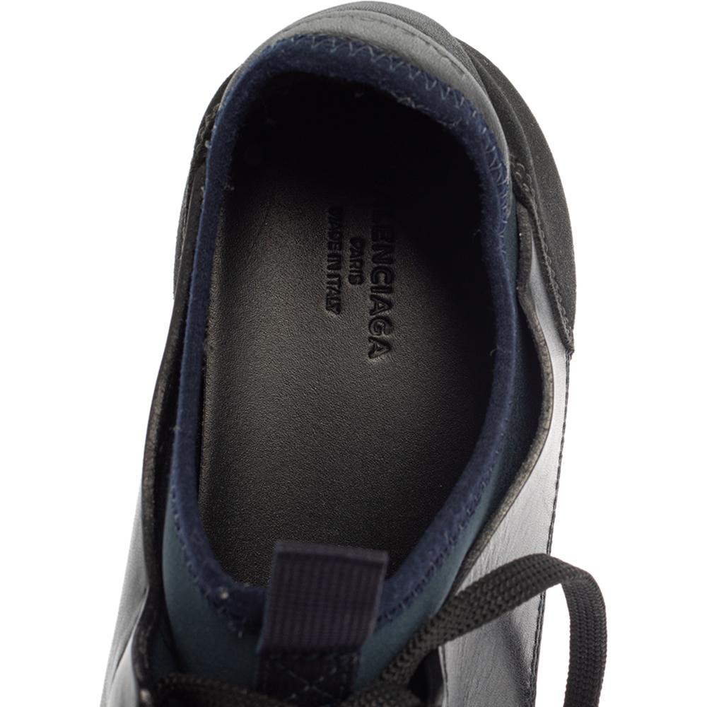 Balenciaga Blue/Black Mesh And Suede Leather Race Runner Low Top Sneakers Size 3 In Good Condition In Dubai, Al Qouz 2