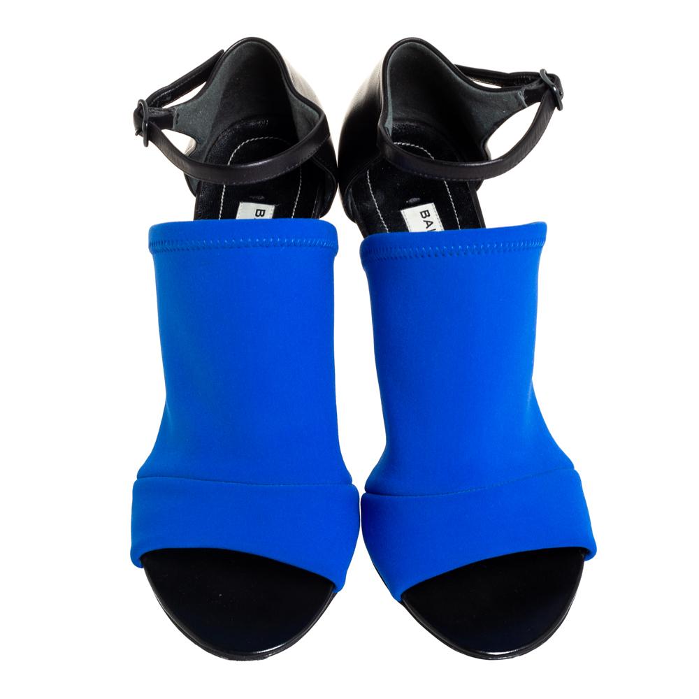 You're sure to win hearts with these sandals from Balenciaga as they've been purposely created to make you feel like a fashion queen. In a glorious blue exterior made from neoprene, the sandals carry a glove style with a covered leather counter,