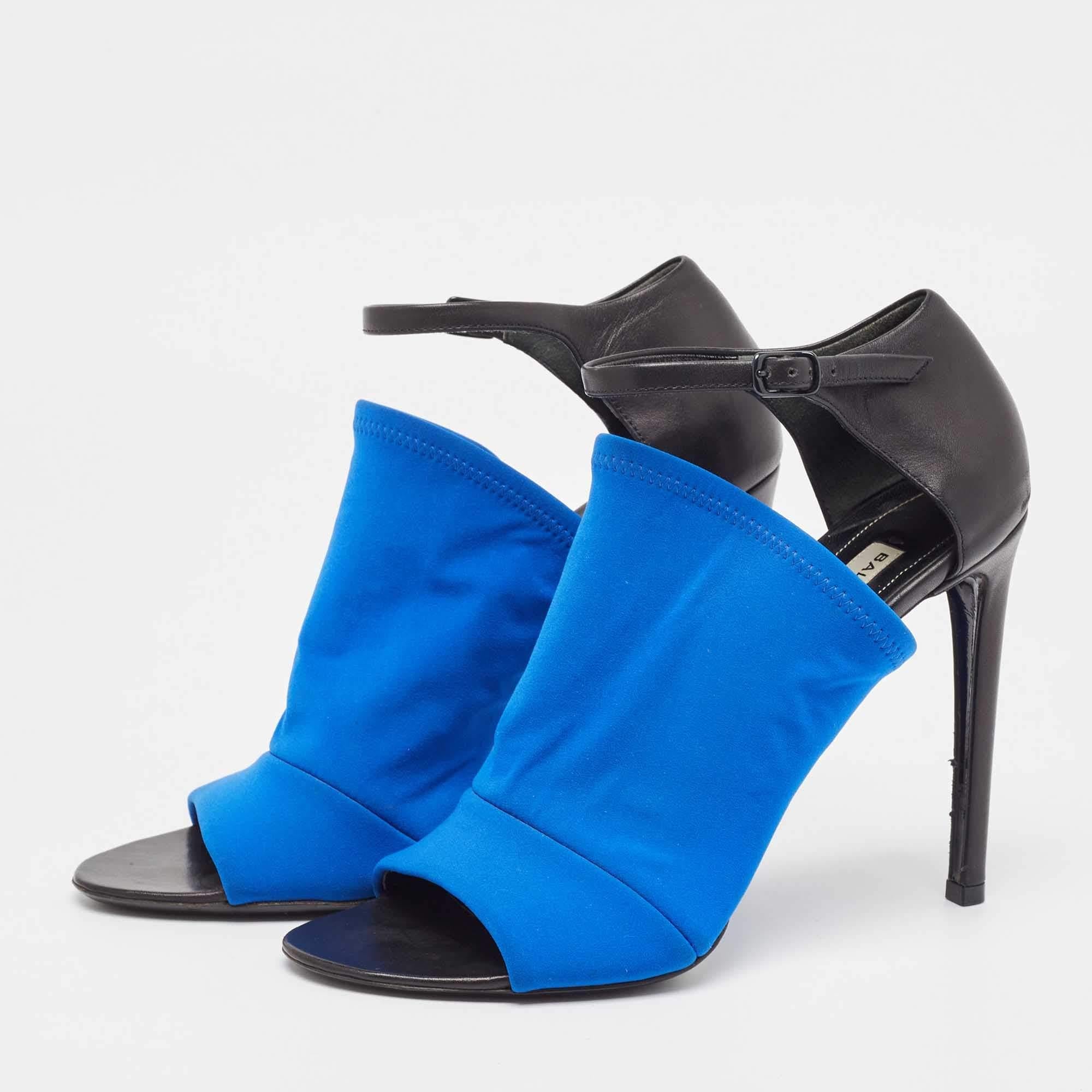 You're sure to win hearts with these sandals from Balenciaga as theyve been purposely created to make you feel like a fashion queen. In a glorious blue exterior made from neoprene the sandals carry a glove style with a covered vamp leather ankle
