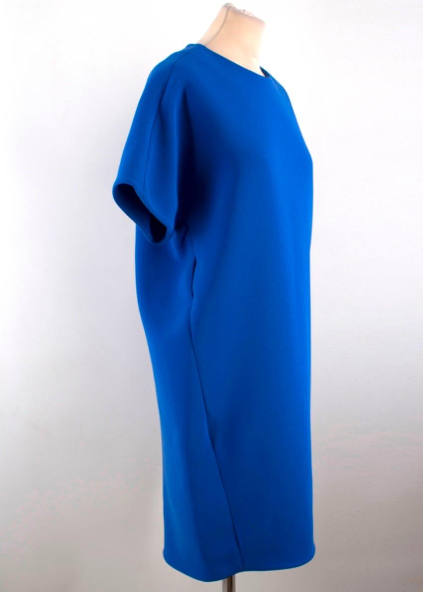 Balenciaga Blue Cocoon Dress

-Blue knee length cocoon dress
-Short sleeves
-Side belt loops
-Back zip closure
-Wide neckline

Please note, these items are pre-owned and may show signs of being stored even when unworn and unused. This is reflected
