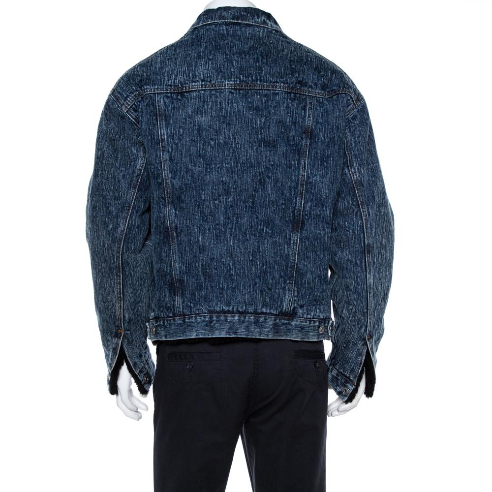 Grab this stylish oversized jacket by Balenciaga and elevate your casual style instantly. This denim jacket comes in a chic blue shade with a shearling lining and is styled with a button-front, twin chest pockets, classic collars, and long sleeves.