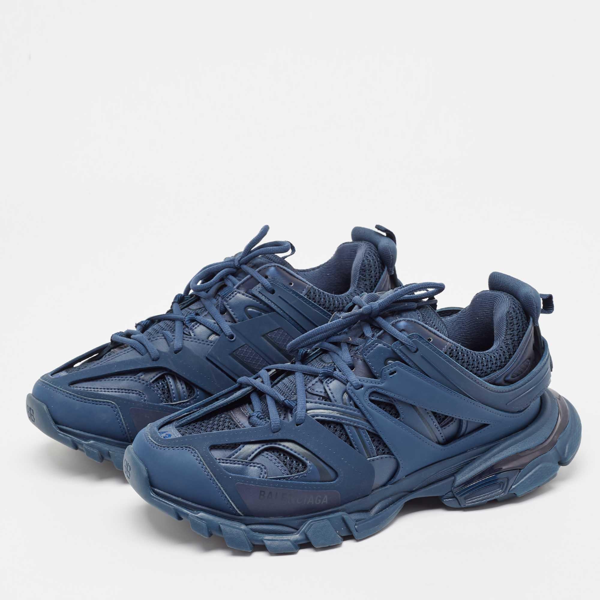 Diseñadas para elevar tu cociente de estilo y proporcionarte comodidad al mismo tiempo, estas zapatillas están fabricadas con los mejores materiales. Combínalos con tus prendas informales para un look fresco.