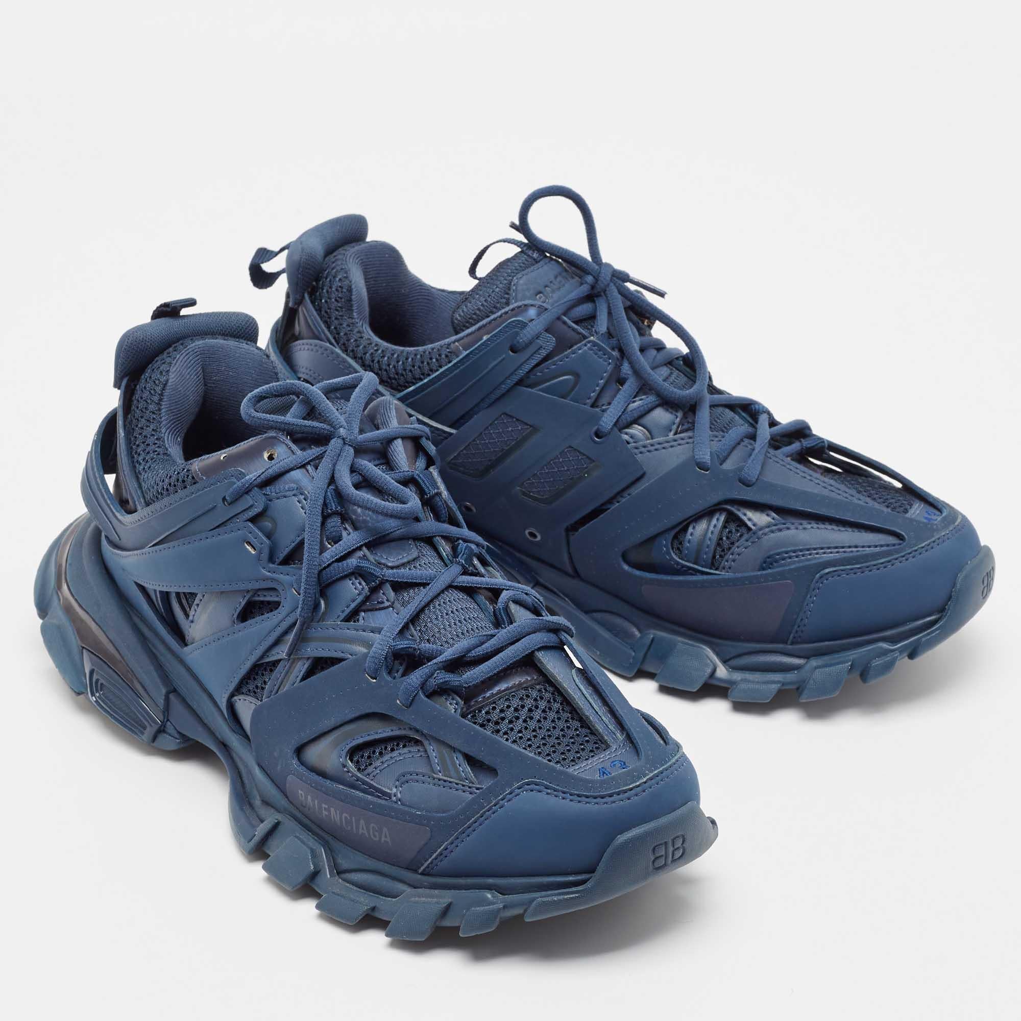 Balenciaga Zapatillas de piel sintética y malla azules talla 43 en Bueno Estado en Dubai, Al Qouz 2