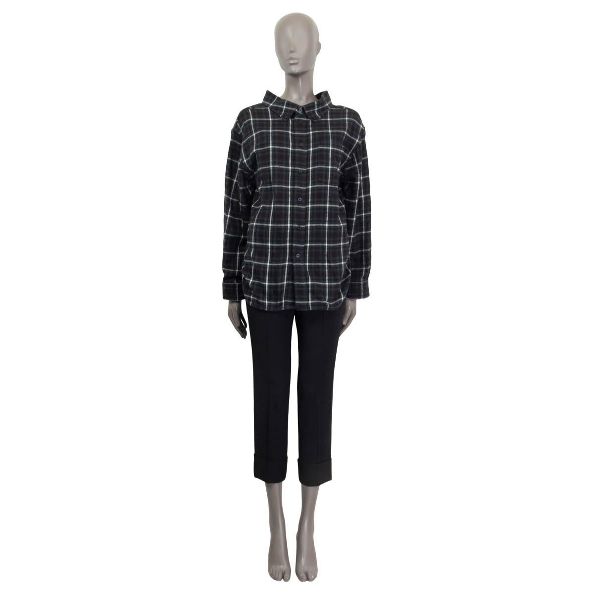 Camisa de franela a cuadros oversize 100% auténtica Balenciaga en algodón azul noche, verde, blanco y negro (100%). Tiene un bolsillo delantero de parche, puños abotonados y cuello abotonado. Tiene un bordado 