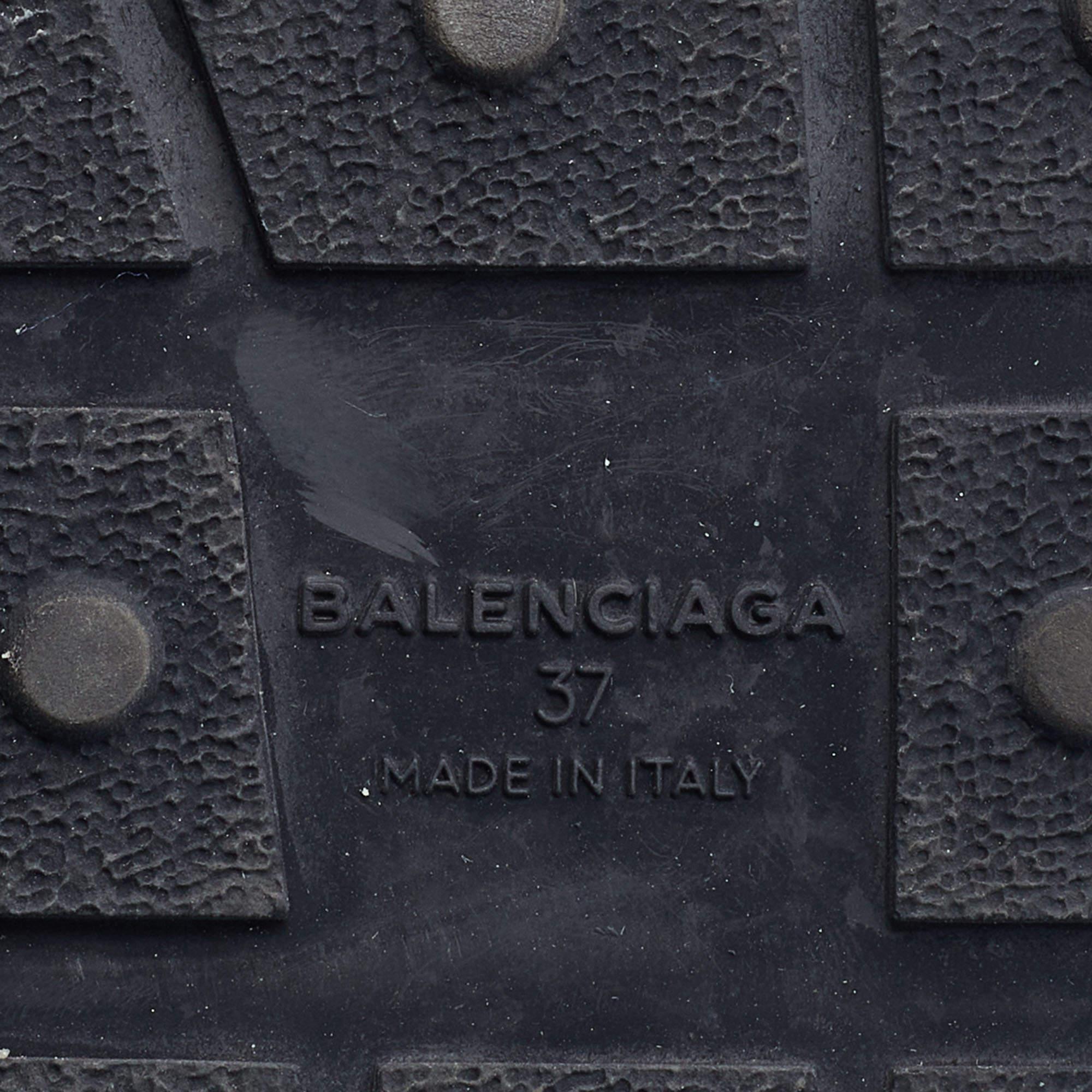 Balenciaga - Baskets de course en cuir et satin bleu, taille 37 en vente 1