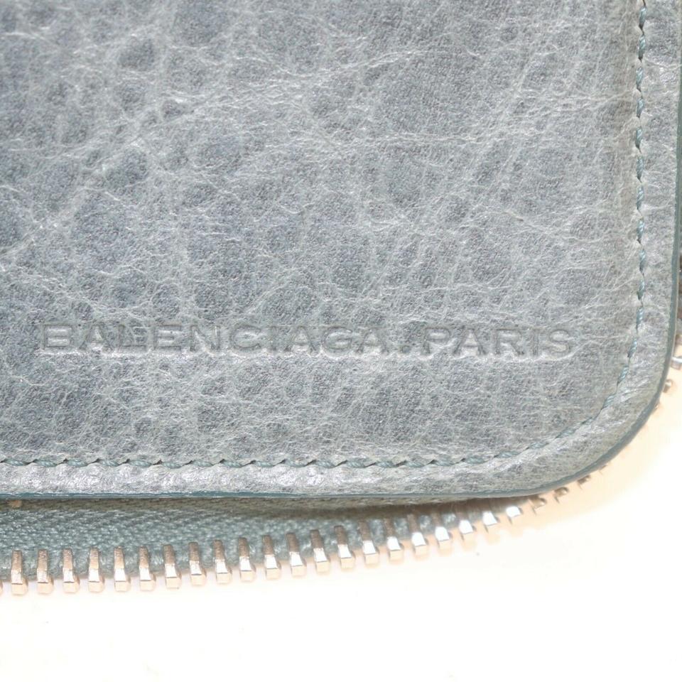 GOOD CONDITION 
 (7/10 or B) 
 
 (Outside) partially rubs on the bottom 
 
 (Inside) minor rubs mostly in bill slot 
 
 (zipper) Zipper works properly 
 
 
 
 Width (inch) : 8.46 inch(approx) 
 Width (cm) : 21.5 cm(approx) 
 Height (inch) : 4.52