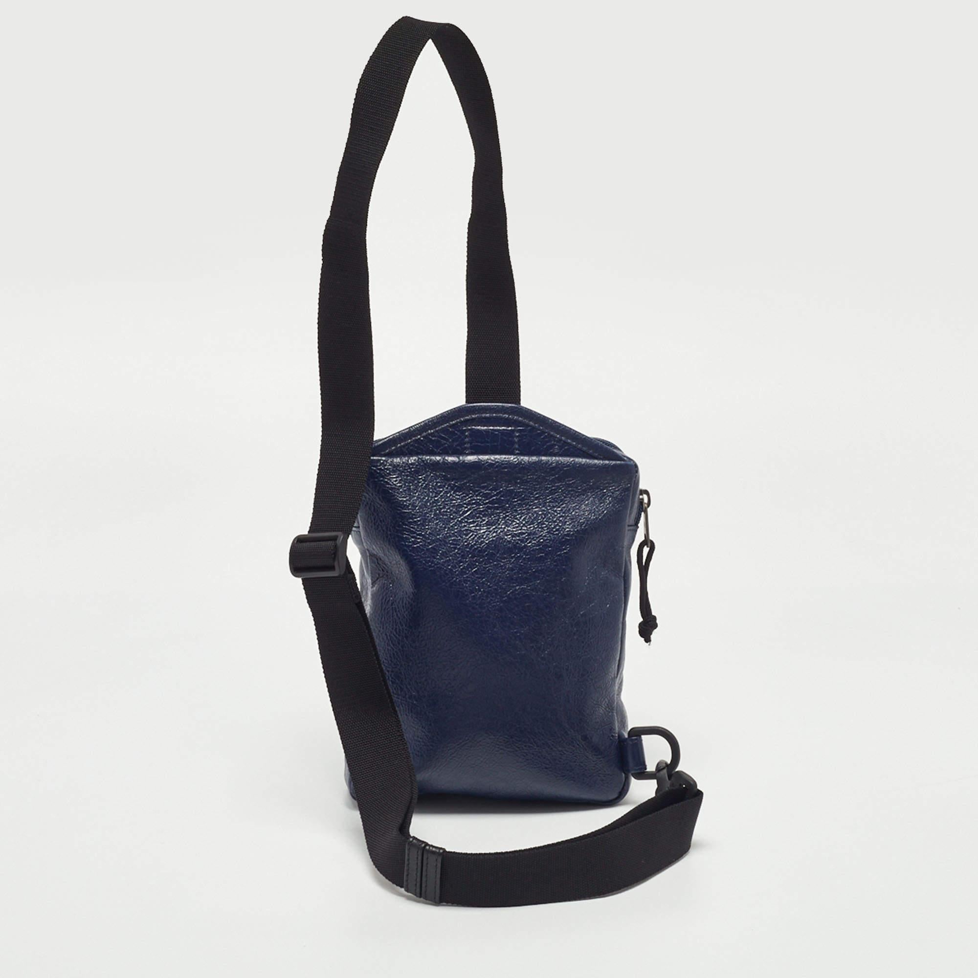 Balenciaga Blue Leather Explorer Crossbody Bag In Good Condition In Dubai, Al Qouz 2