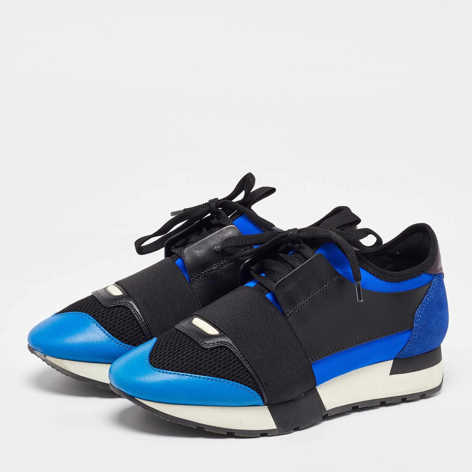 The Balenciaga Race Runner sneakers have been crafted from quality materials and feature a chic silhouette. They flaunt covered toes strap detailing on the vamps and tie up fastenings. They are complete with a leather lined insole and a tough base