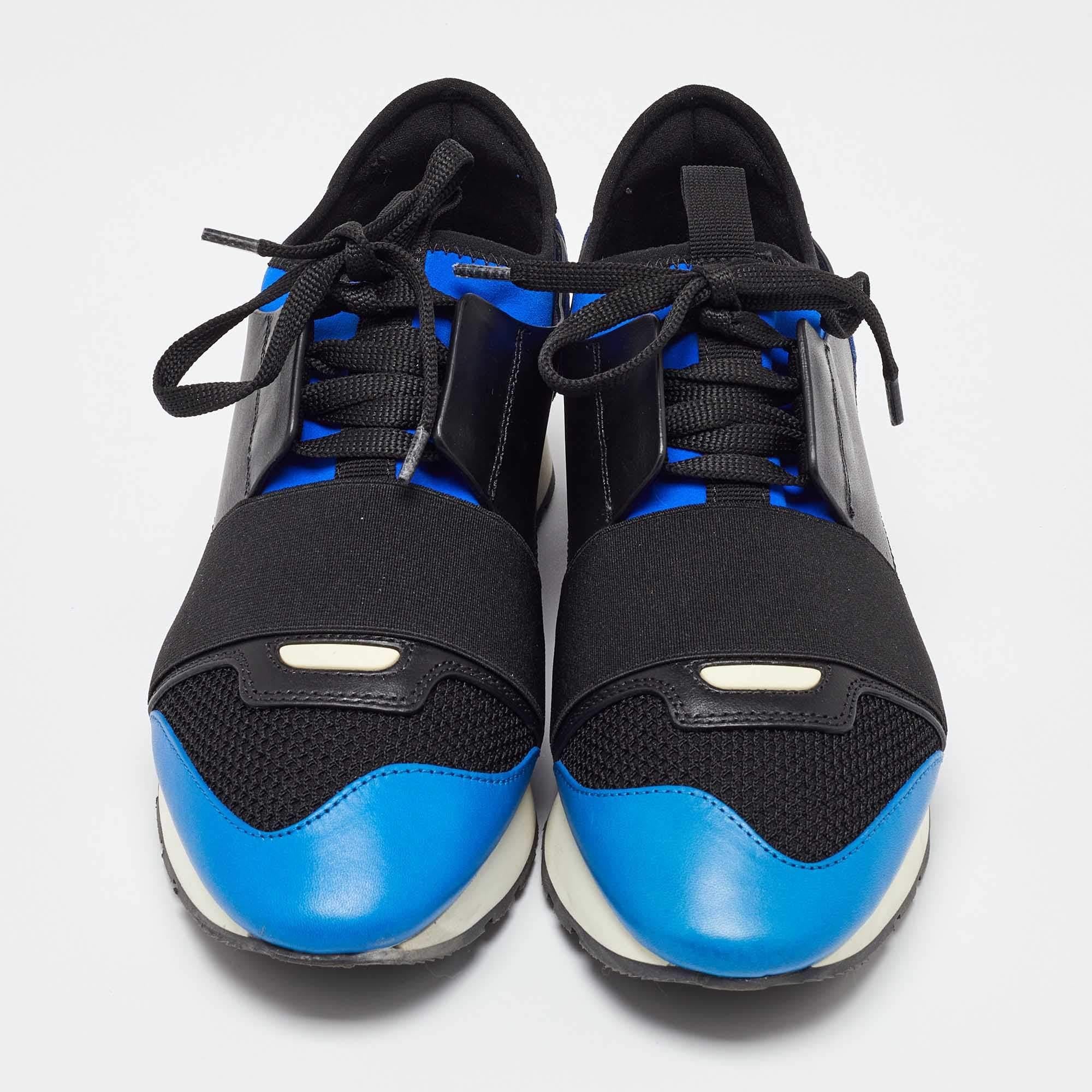 Balenciaga Blue Leather  Mesh and Suede Race Runner Low Top Sneakers Size 37 In Good Condition For Sale In Dubai, Al Qouz 2