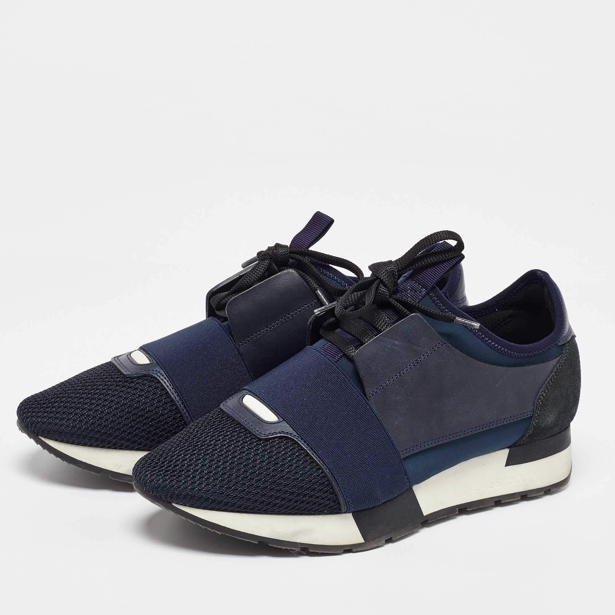 Ces baskets de marque représentent l'idée d'une mode confortable. Ils sont fabriqués à partir de matériaux de haute qualité et conçus avec rien d'autre que du style. Parfaitement adaptées à toutes les occasions décontractées, ces baskets