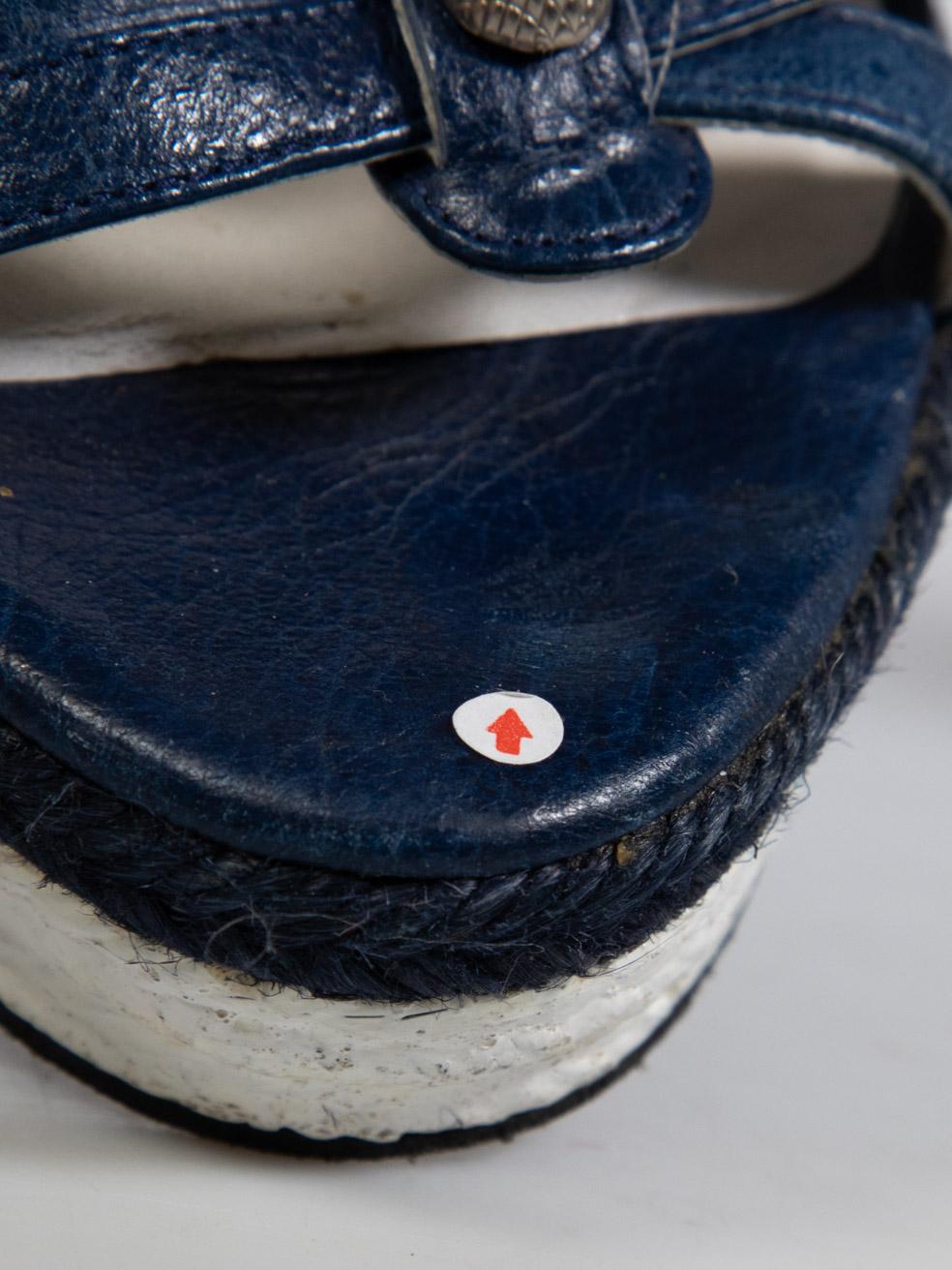 Sandales compensées Balenciaga en cuir bleu, taille IT 37 en vente 4