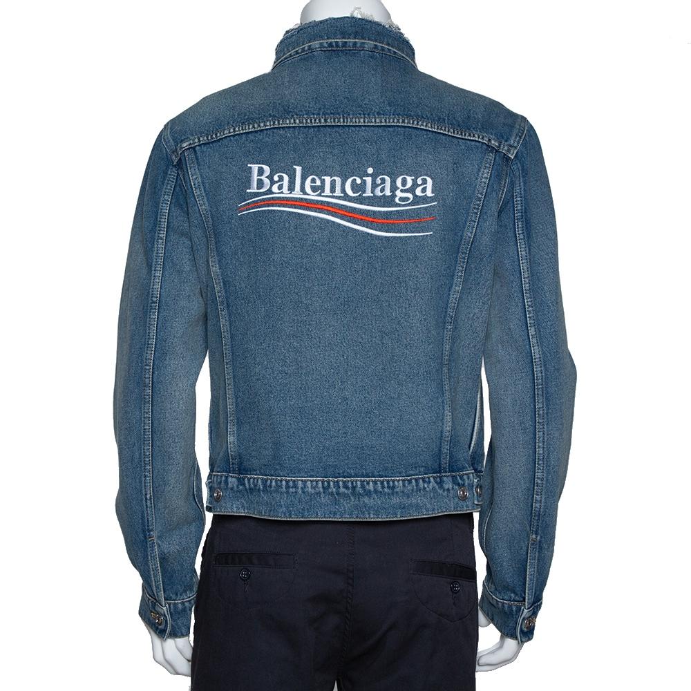 Balenciaga gives the essential denim jacket a dose of modern opulence with this piece. Made in a regular fit, this cover-up is the perfect note on relaxed fashion. The blue jacket features an embroidered brand logo, pockets, distressed effect on the