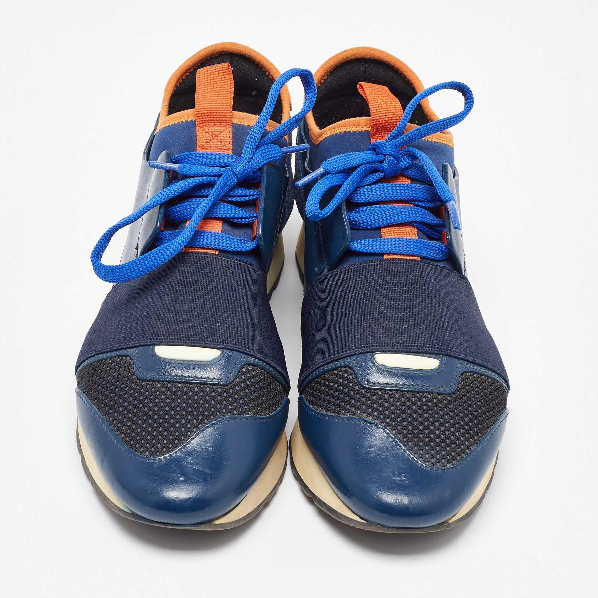 Balenciaga Blue Mesh and Leather Race Runner Low Top Sneakers Size 37 In Good Condition For Sale In Dubai, Al Qouz 2