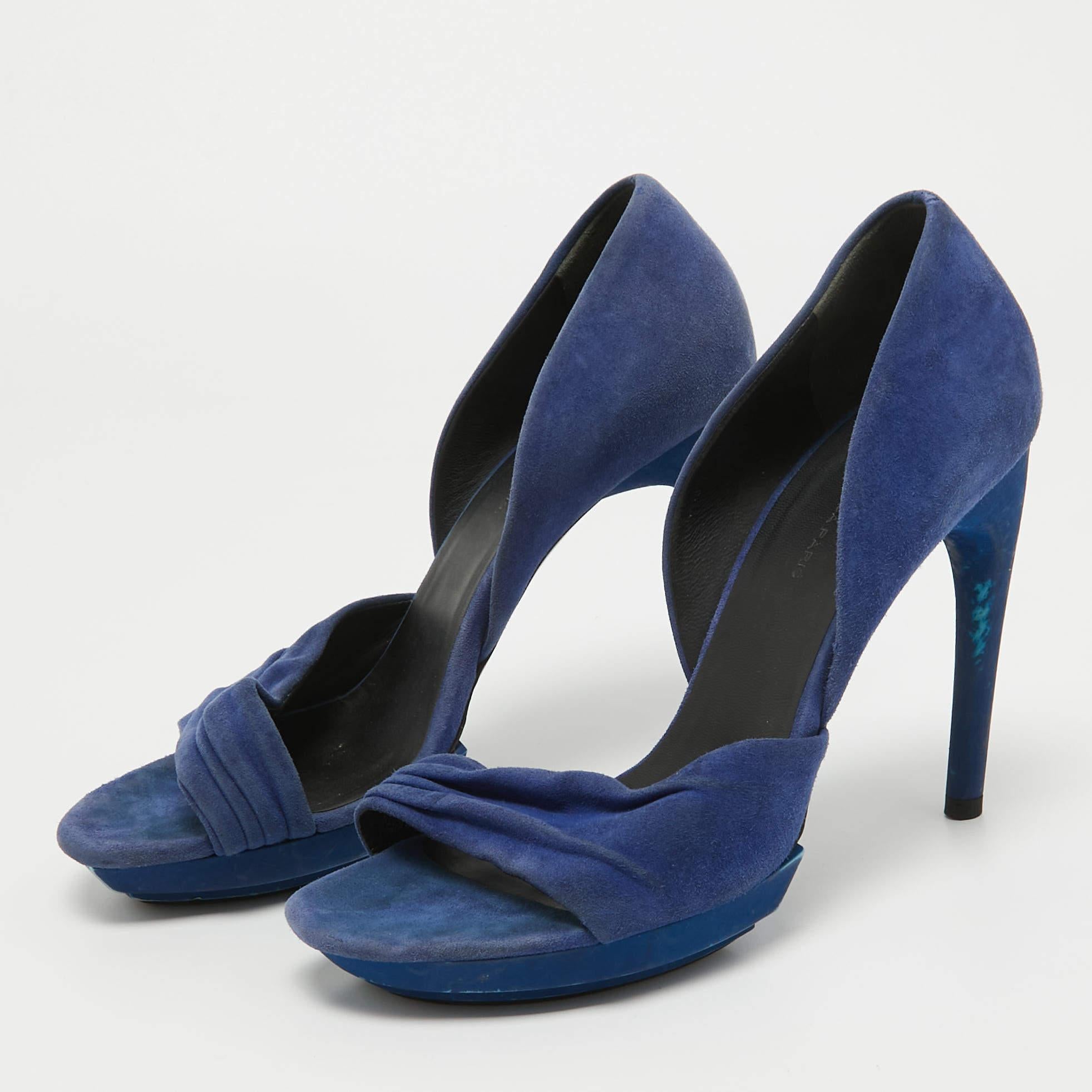 Diese Sandalen umrahmen Ihre Füße auf elegante Weise. Sie sind aus hochwertigen MATERIALEN gefertigt, haben ein edles Design und bequeme Innensohlen.